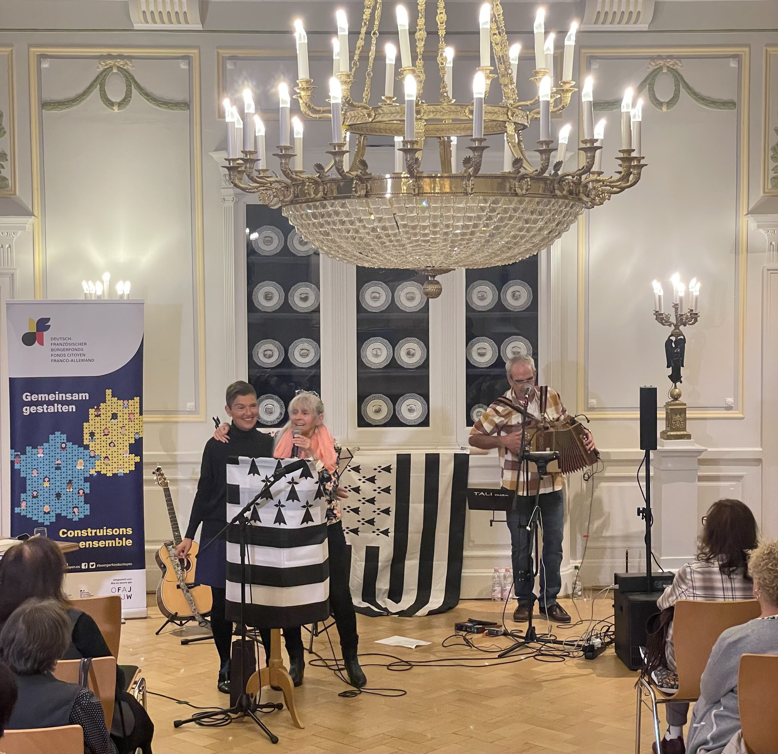 Über Grenzen hinweg: „Nur ein kurzer Sommer“, eine Liebe in der Bretagne – Musikalische Lesung