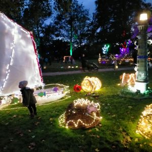 Europas höchster Leuchtturm beim Lichterfest im Schlosspark Neckarhausen