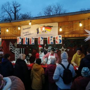 Kinderweihnachtsmarkt mit bretonischer Crêperie